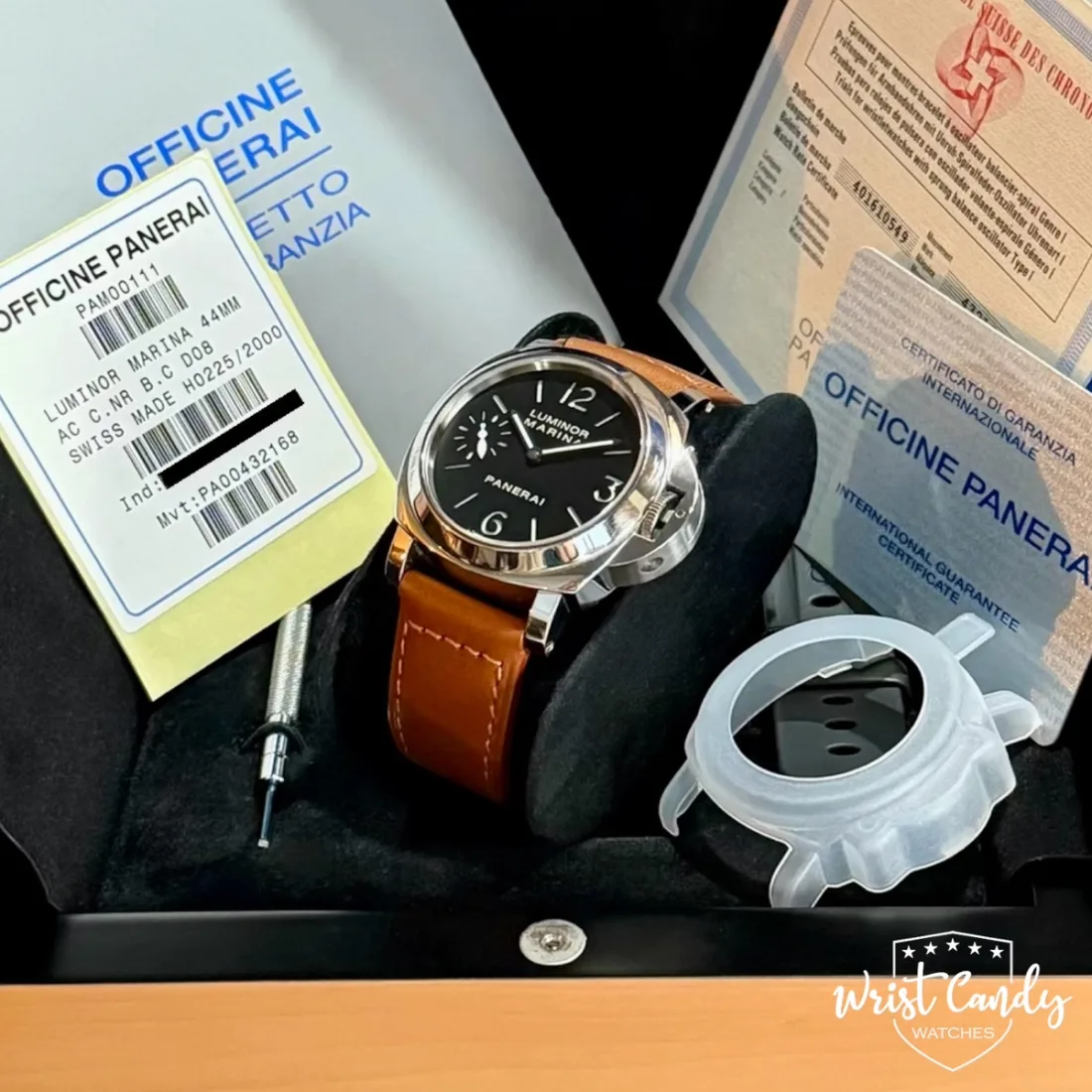 Panerai Luminor Marina PAM00111 sandwich — detail 8